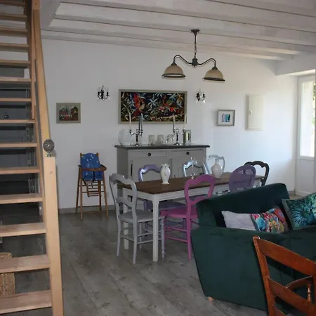 Des Petits Enfants Casa de Férias La Jaille-Yvon